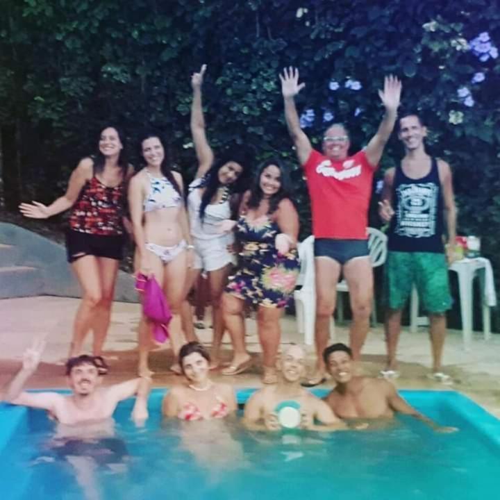 Novos Baianos Hostel E Pousada Porto Seguro Exterior foto A pool party in Brazil