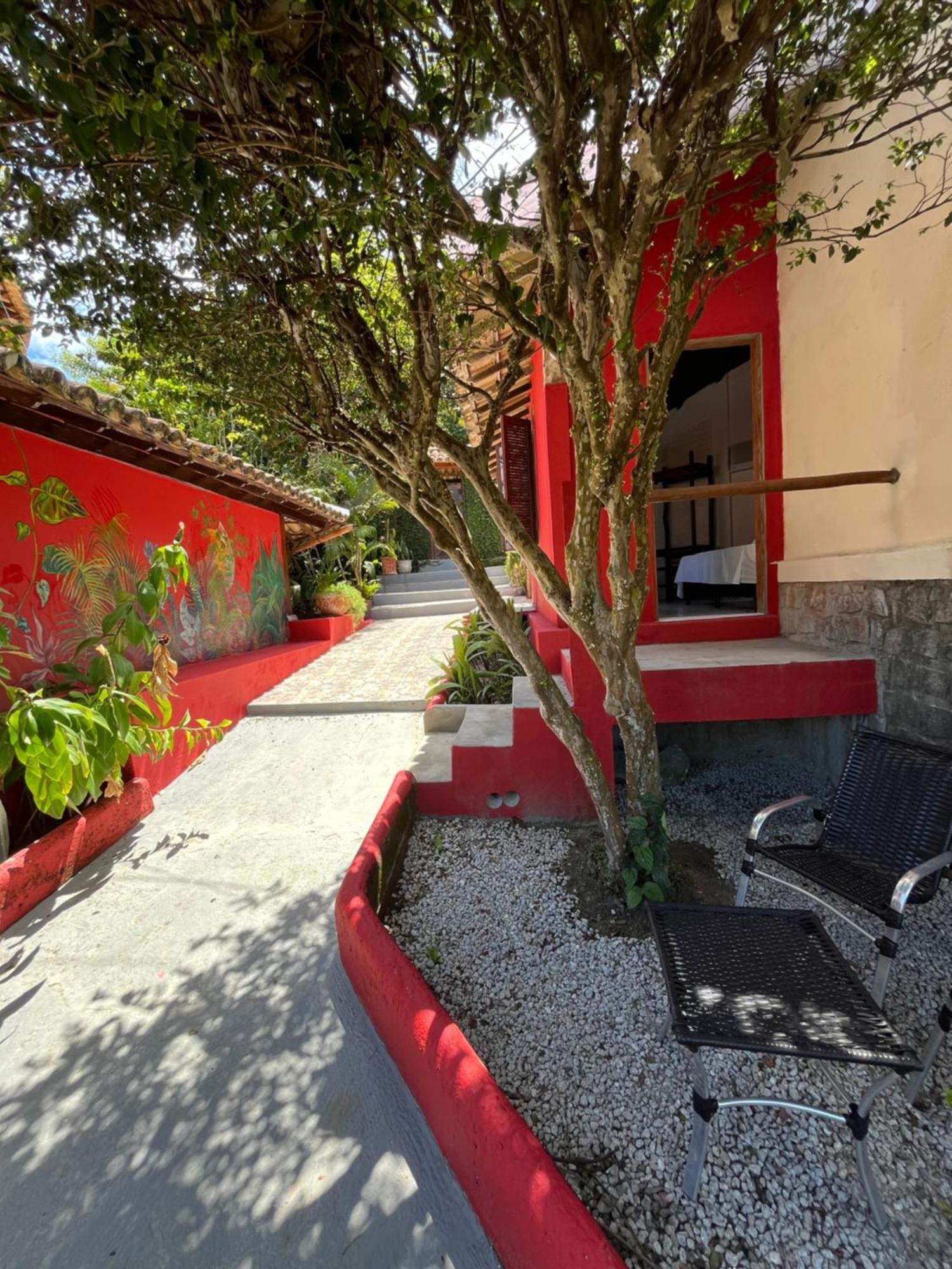 Novos Baianos Hostel E Pousada Porto Seguro Exterior foto A typical street in the city