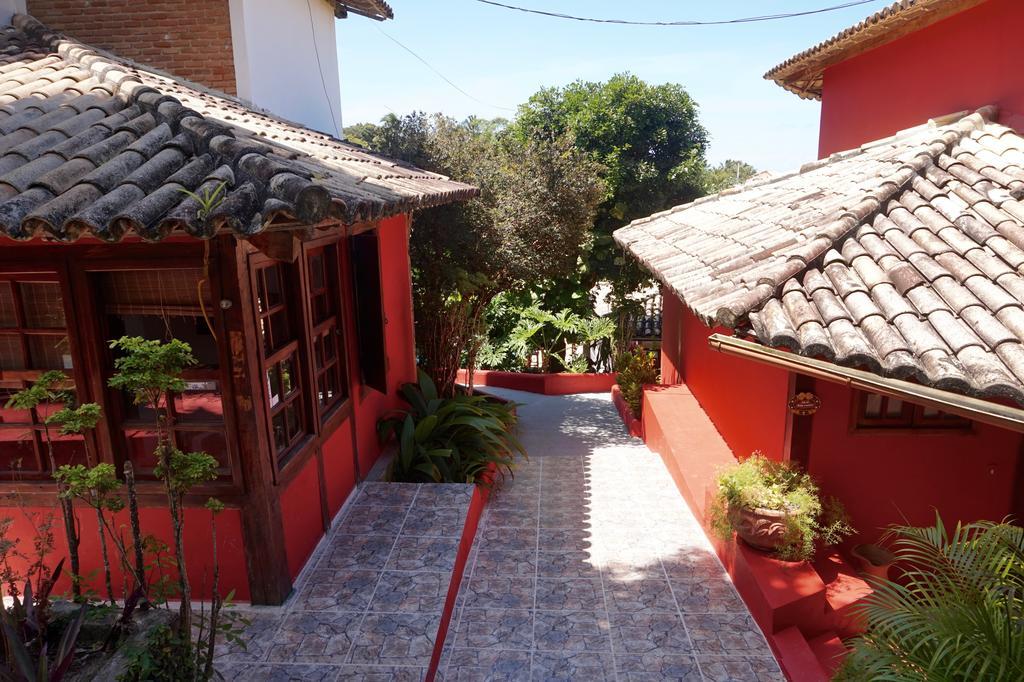 Novos Baianos Hostel E Pousada Porto Seguro Exterior foto A street in the village